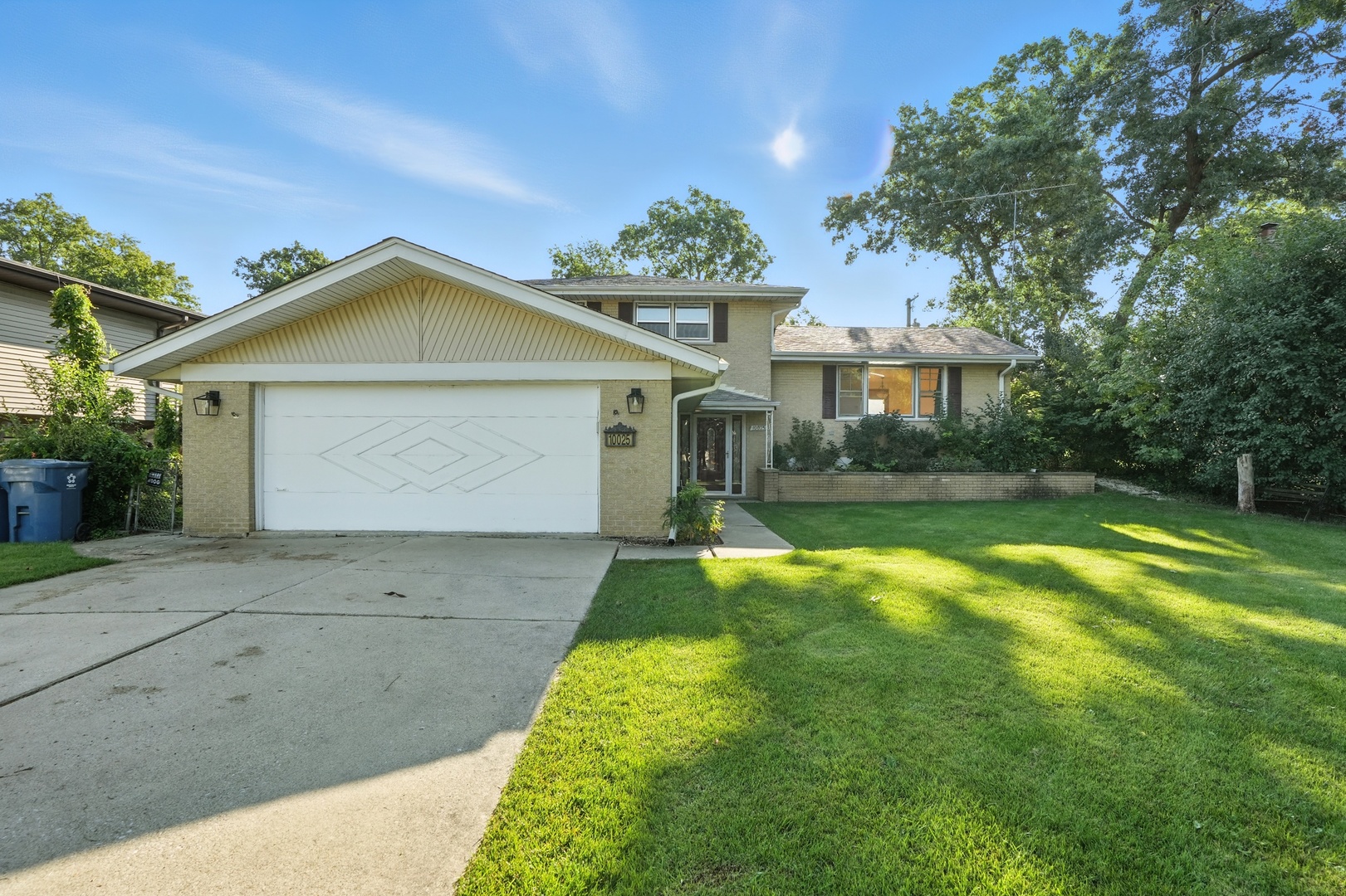 10025 S 86th Court, Palos Hills, IL 60465
