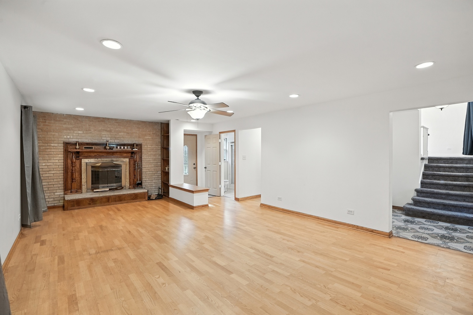 10025 S 86th Court, Palos Hills, IL 60465