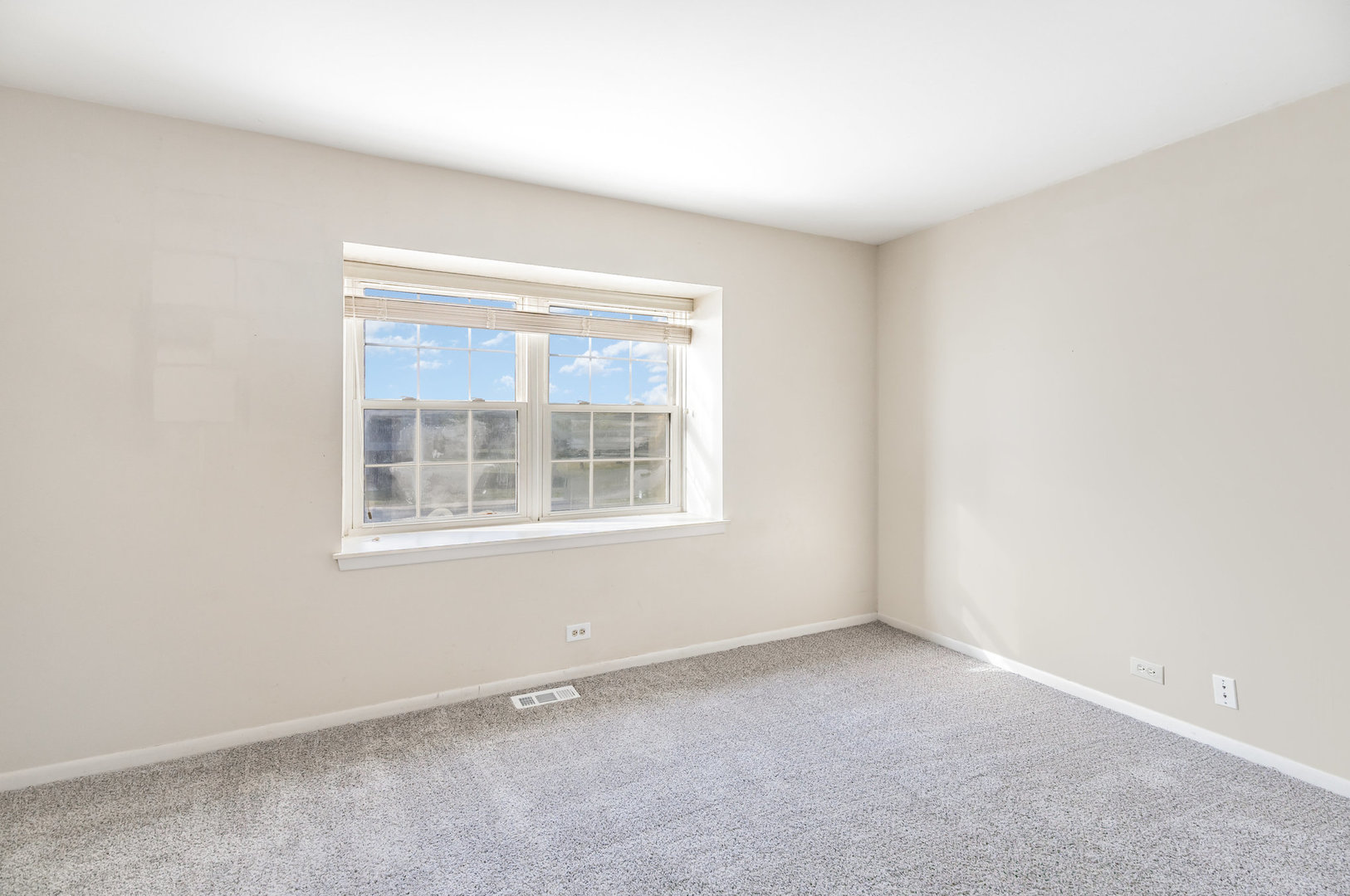 648 Dauphine Court #F, Elk Grove Village, IL 60007