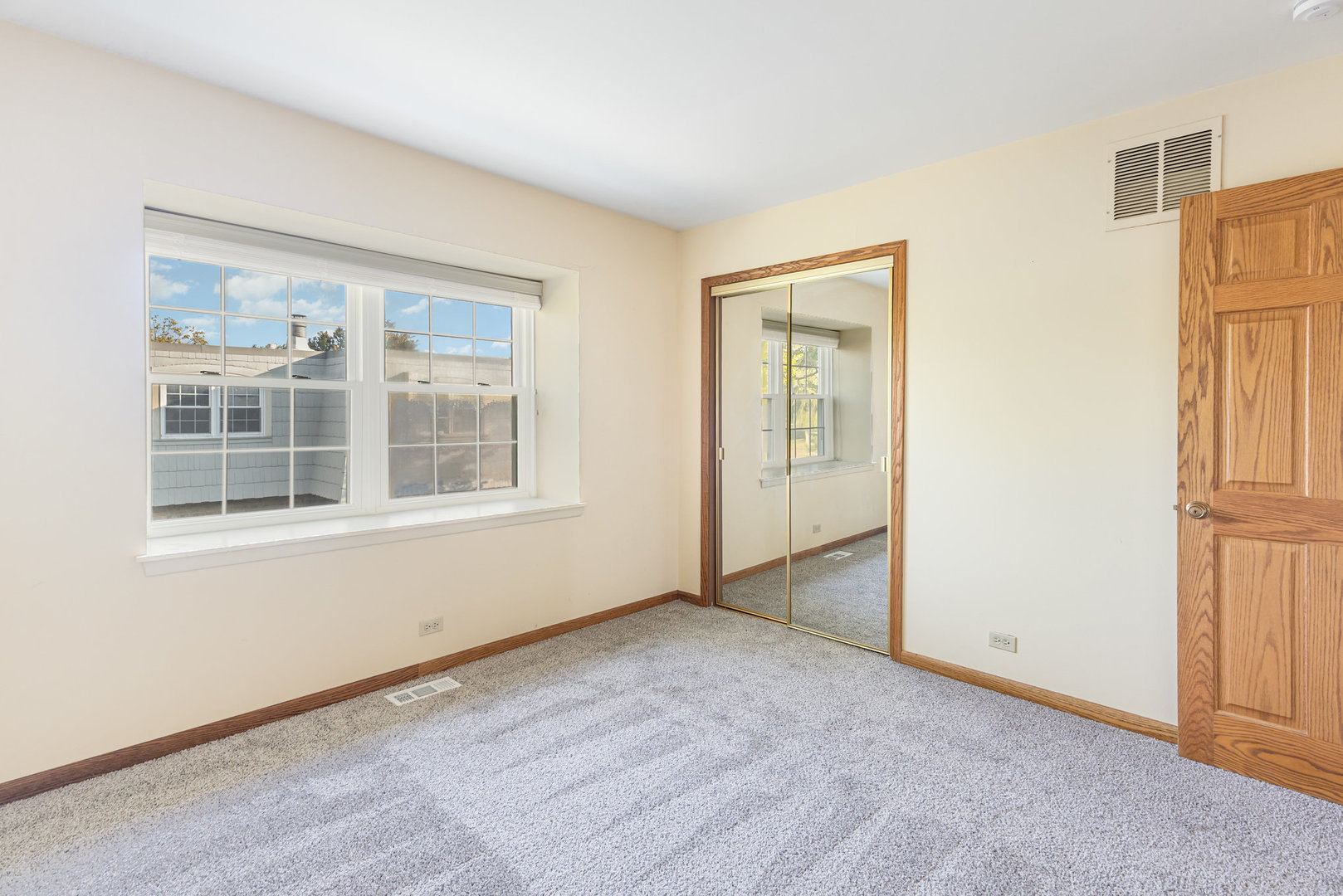 648 Dauphine Court #F, Elk Grove Village, IL 60007