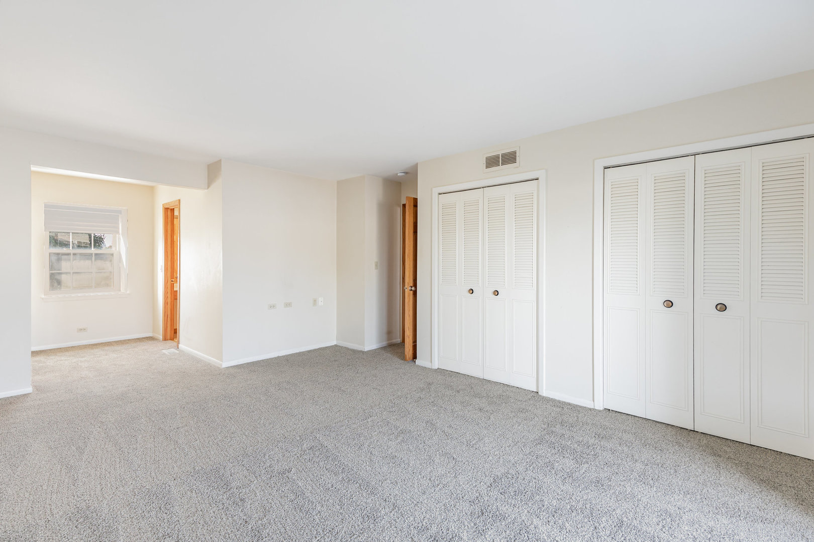 648 Dauphine Court #F, Elk Grove Village, IL 60007