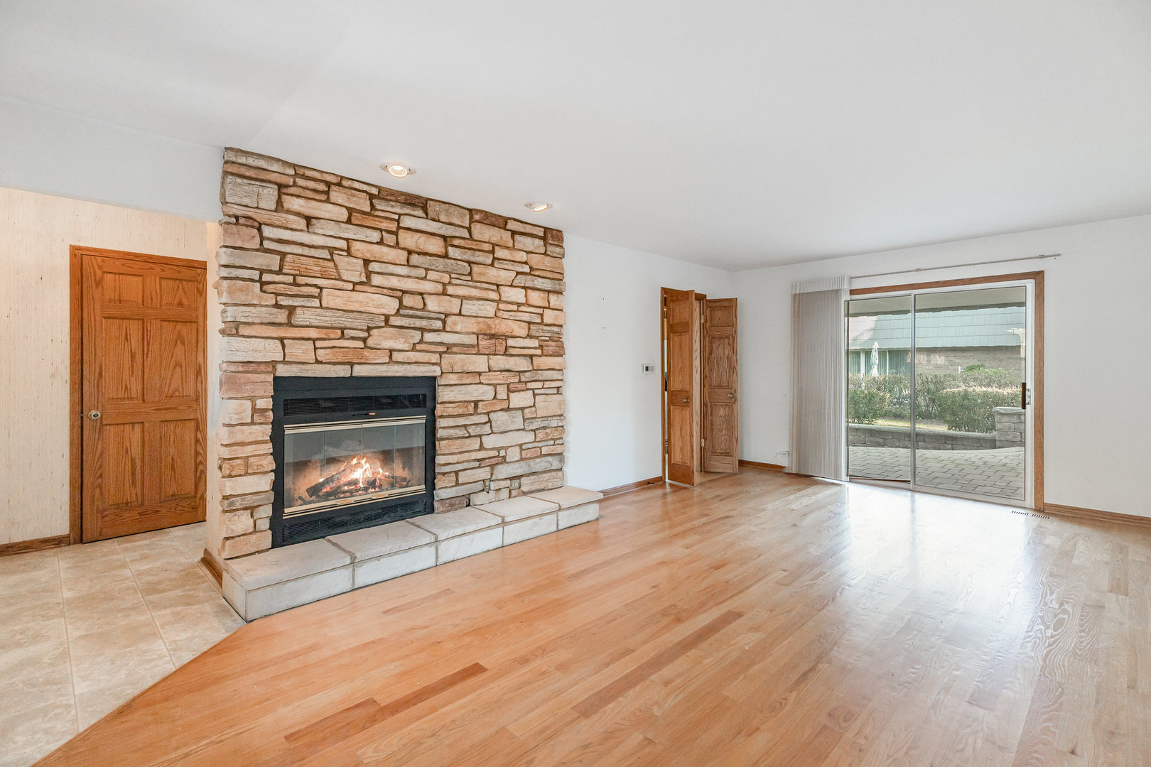 648 Dauphine Court #F, Elk Grove Village, IL 60007