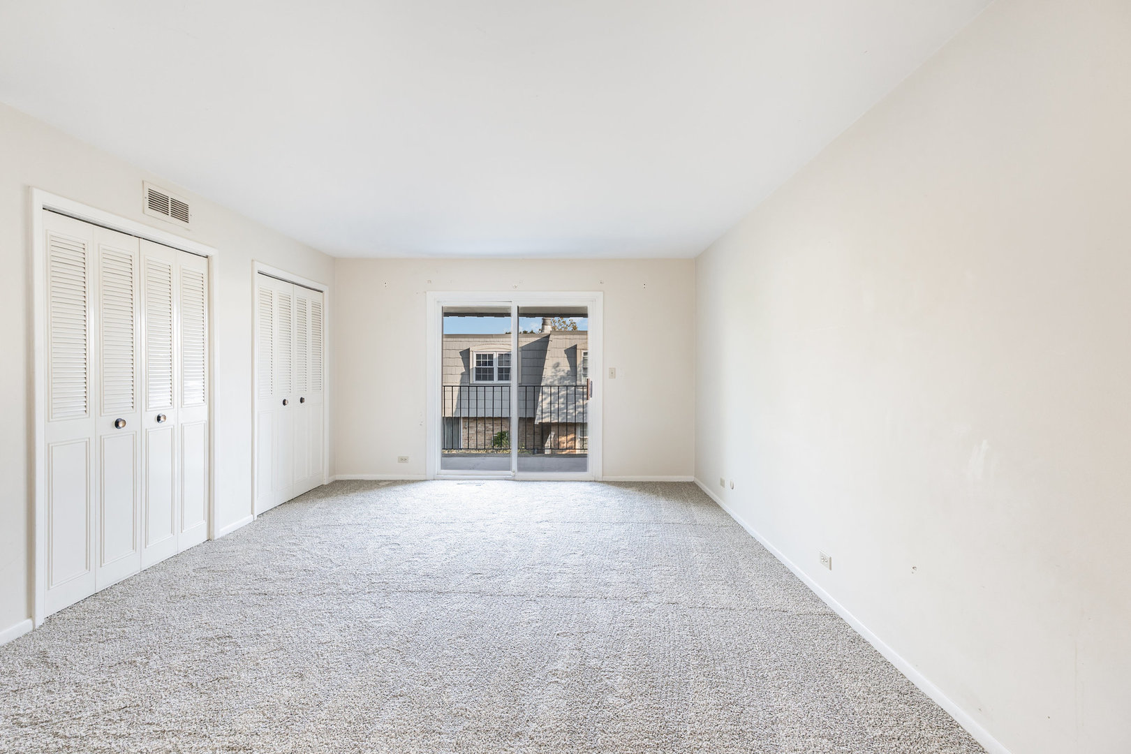 648 Dauphine Court #F, Elk Grove Village, IL 60007