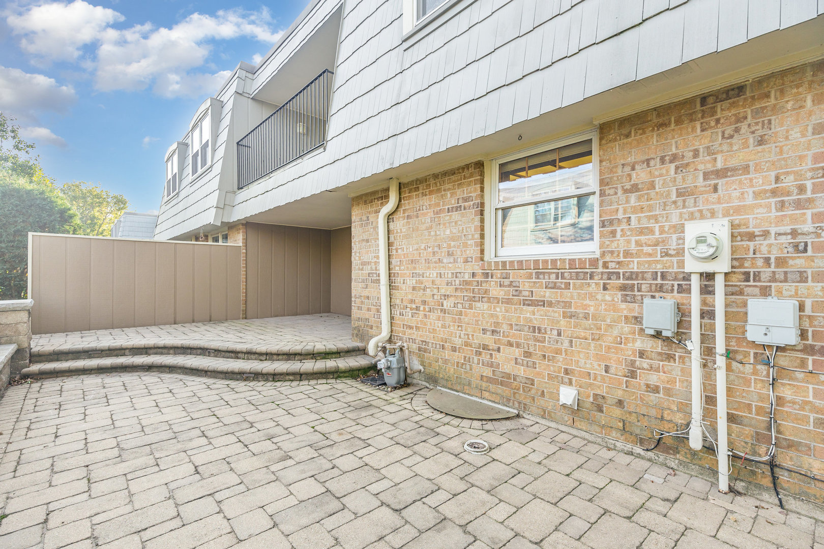 648 Dauphine Court #F, Elk Grove Village, IL 60007