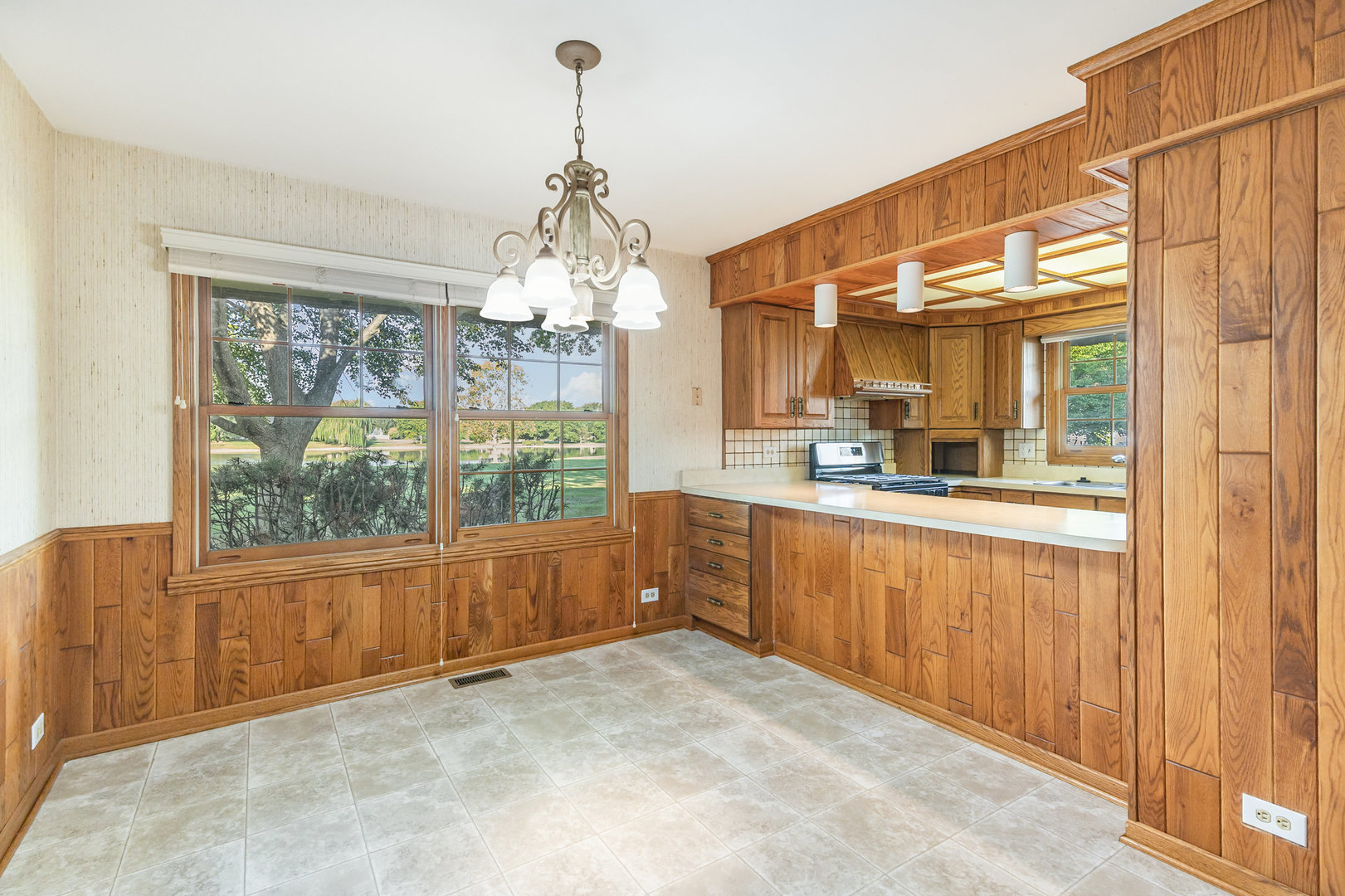 648 Dauphine Court #F, Elk Grove Village, IL 60007