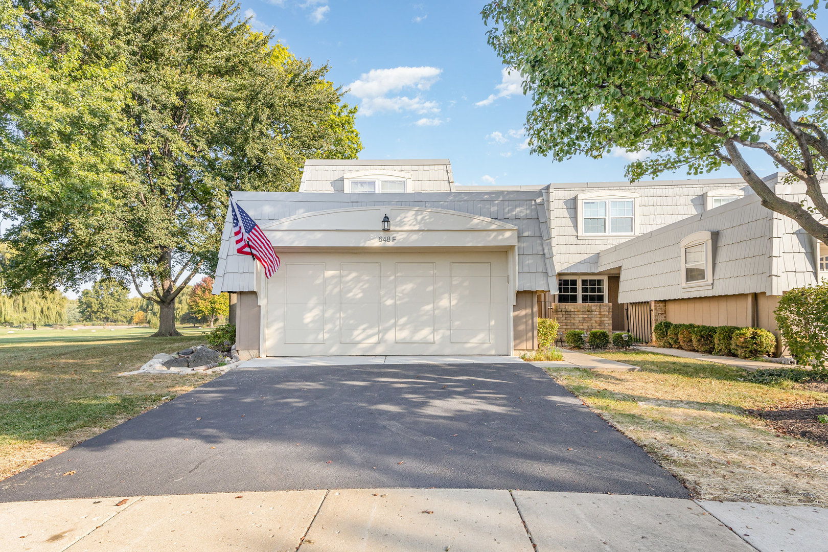 648 Dauphine Court #F, Elk Grove Village, IL 60007