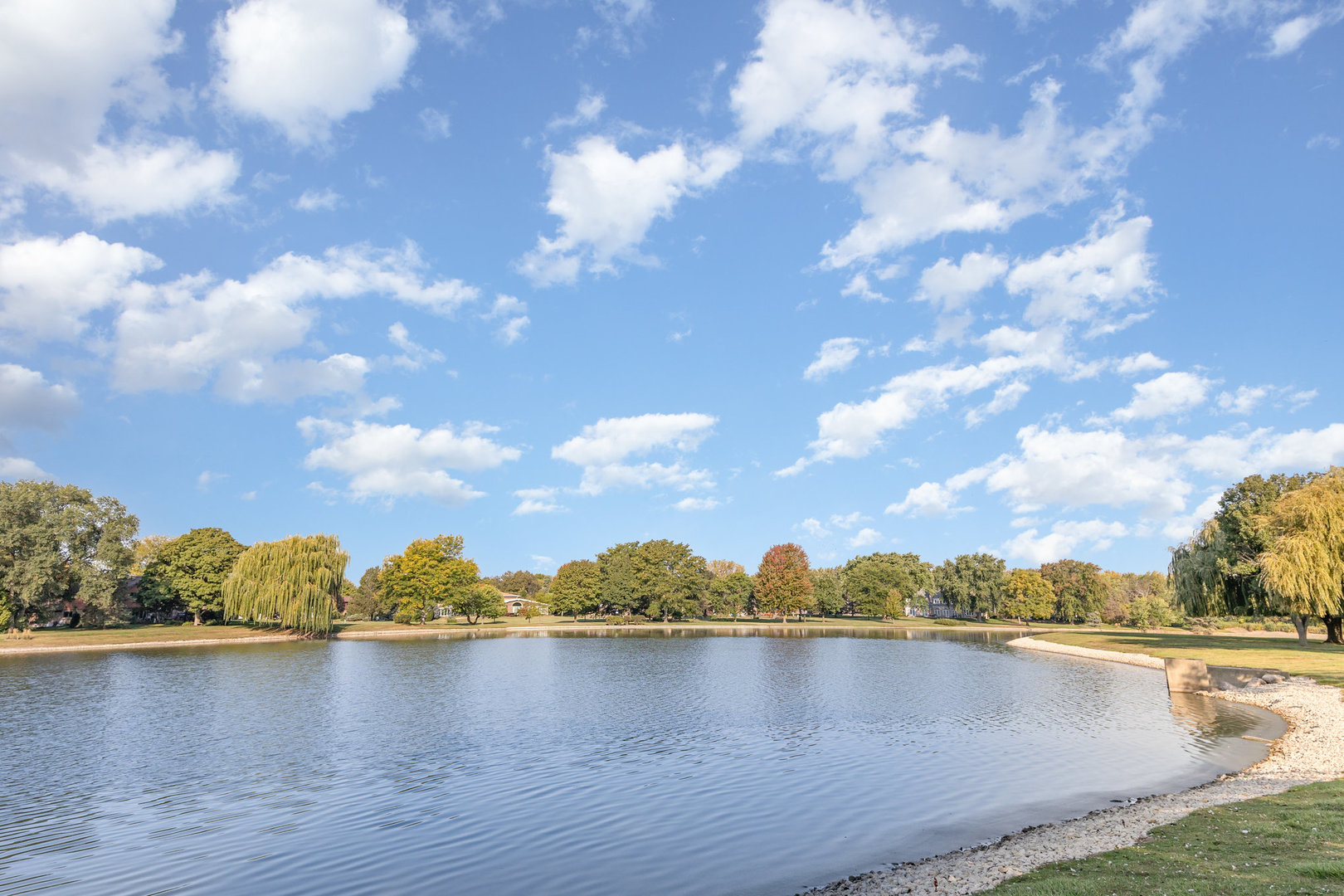 648 Dauphine Court #F, Elk Grove Village, IL 60007