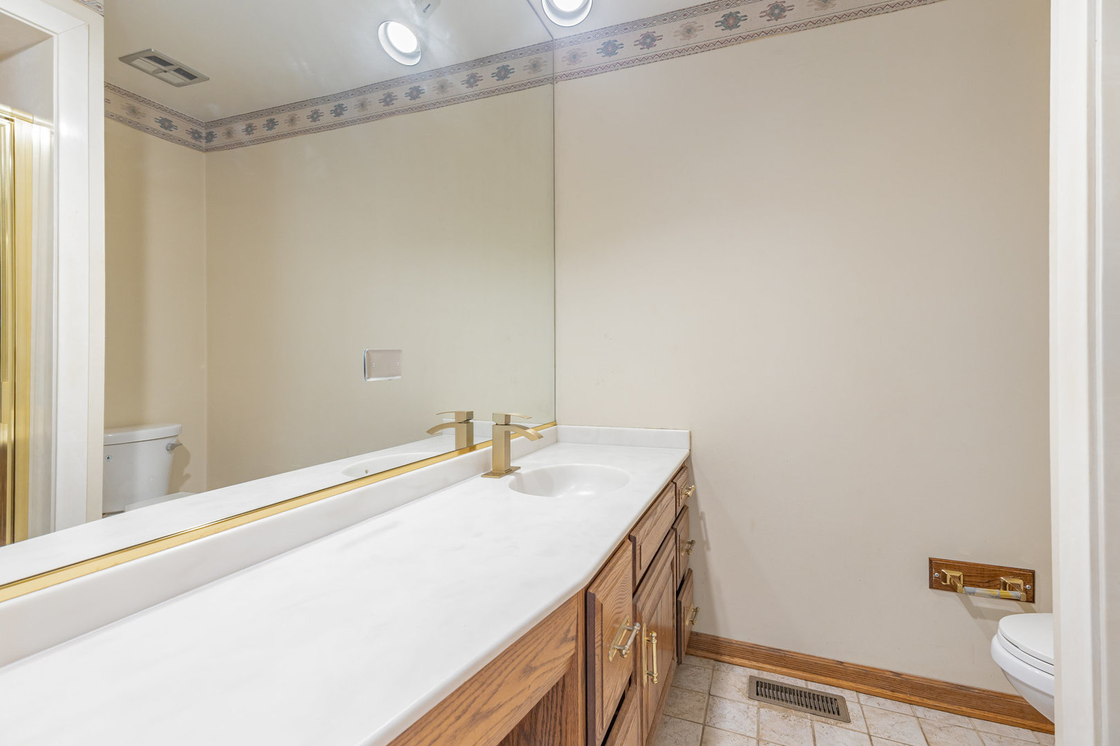 648 Dauphine Court #F, Elk Grove Village, IL 60007