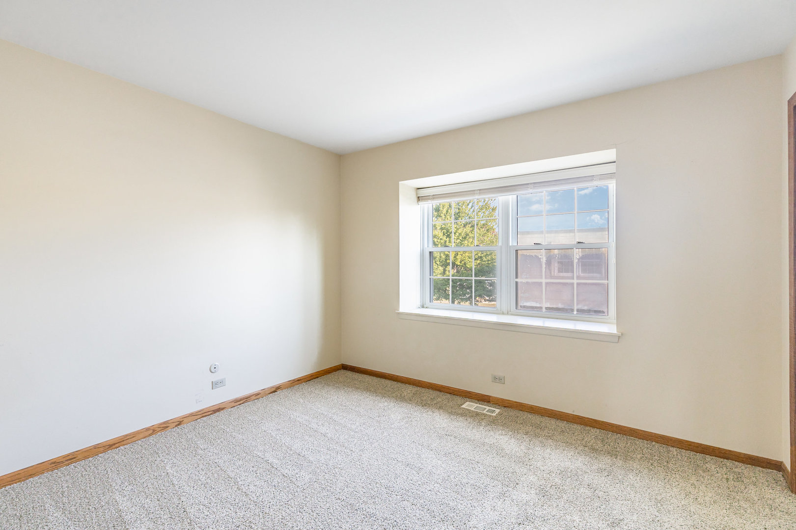 648 Dauphine Court #F, Elk Grove Village, IL 60007