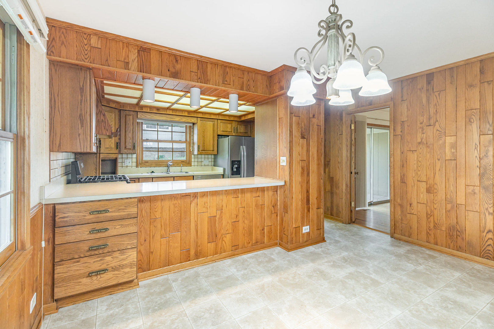 648 Dauphine Court #F, Elk Grove Village, IL 60007