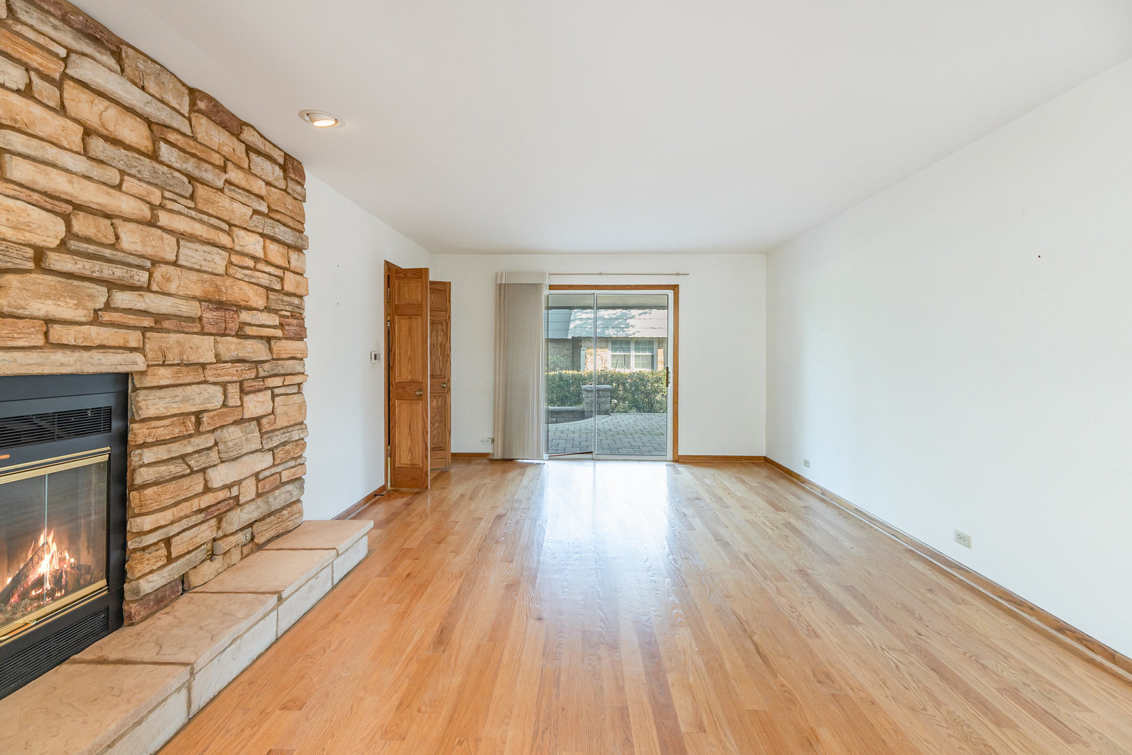 648 Dauphine Court #F, Elk Grove Village, IL 60007
