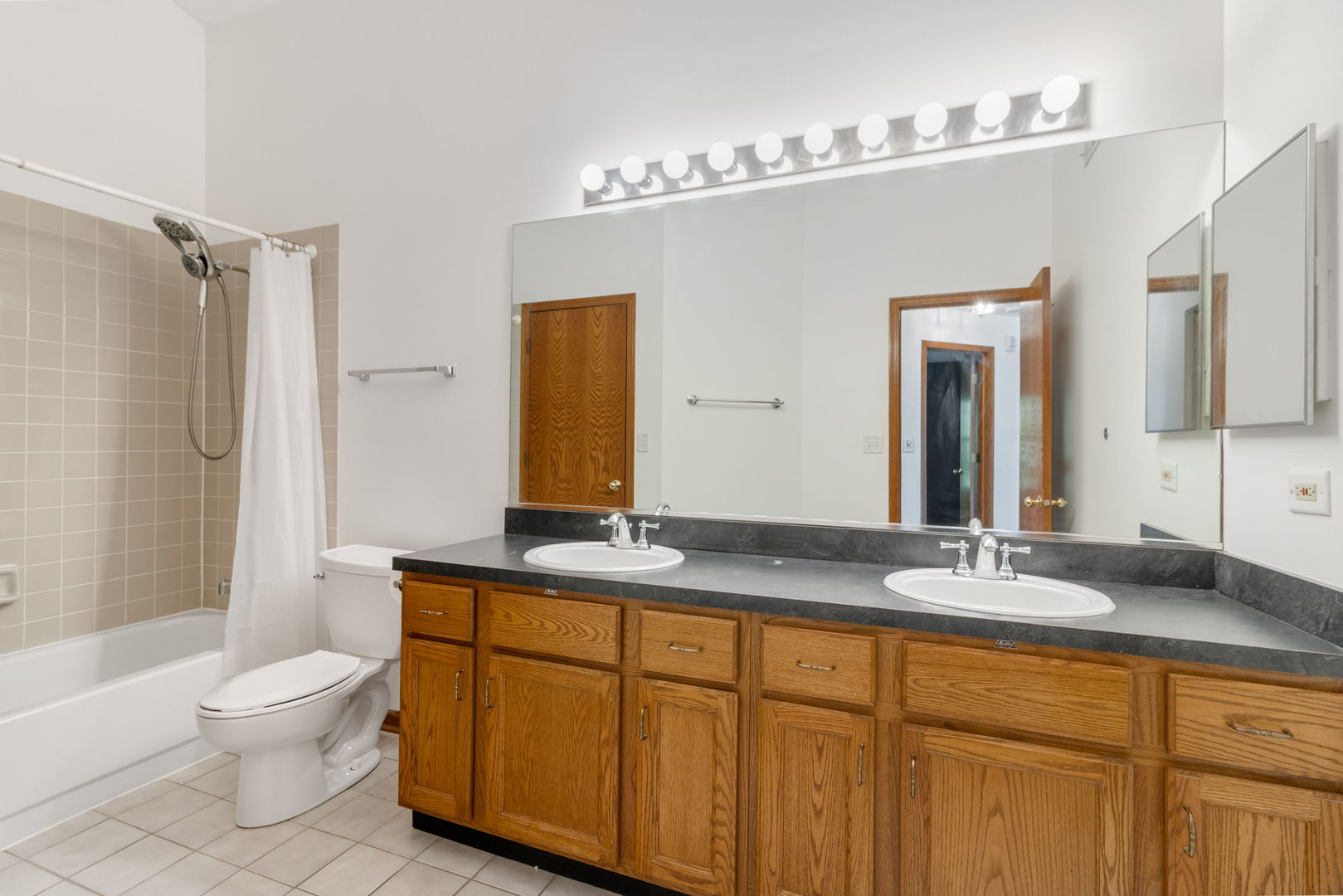 1148 Harbor Court, Glendale Heights, IL 60139