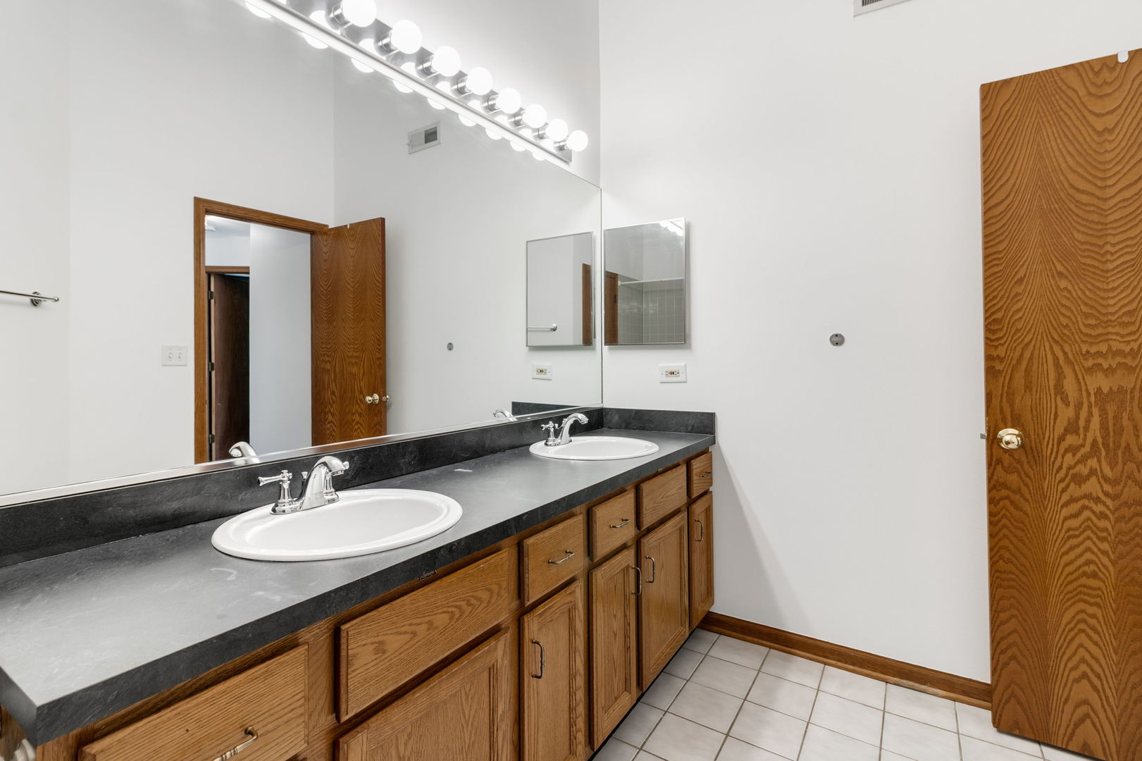 1148 Harbor Court, Glendale Heights, IL 60139