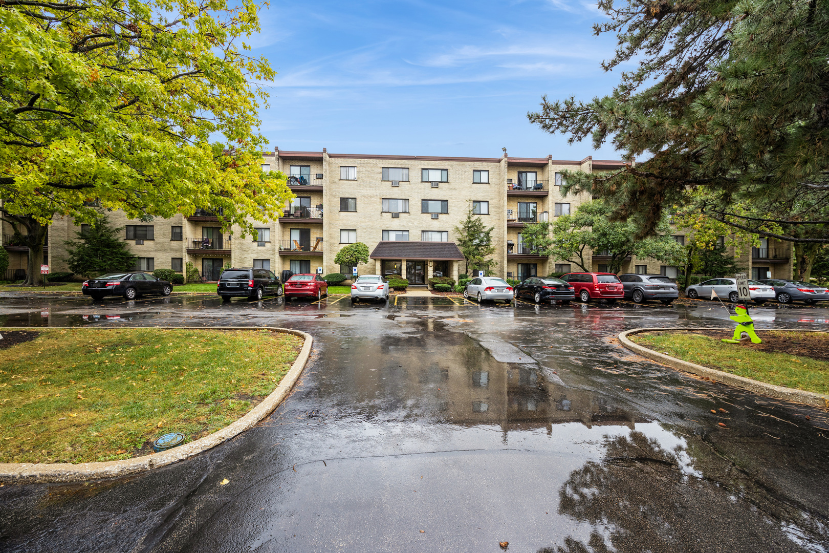 7231 Wolf Road #310C, Indian Head Park, IL 60525