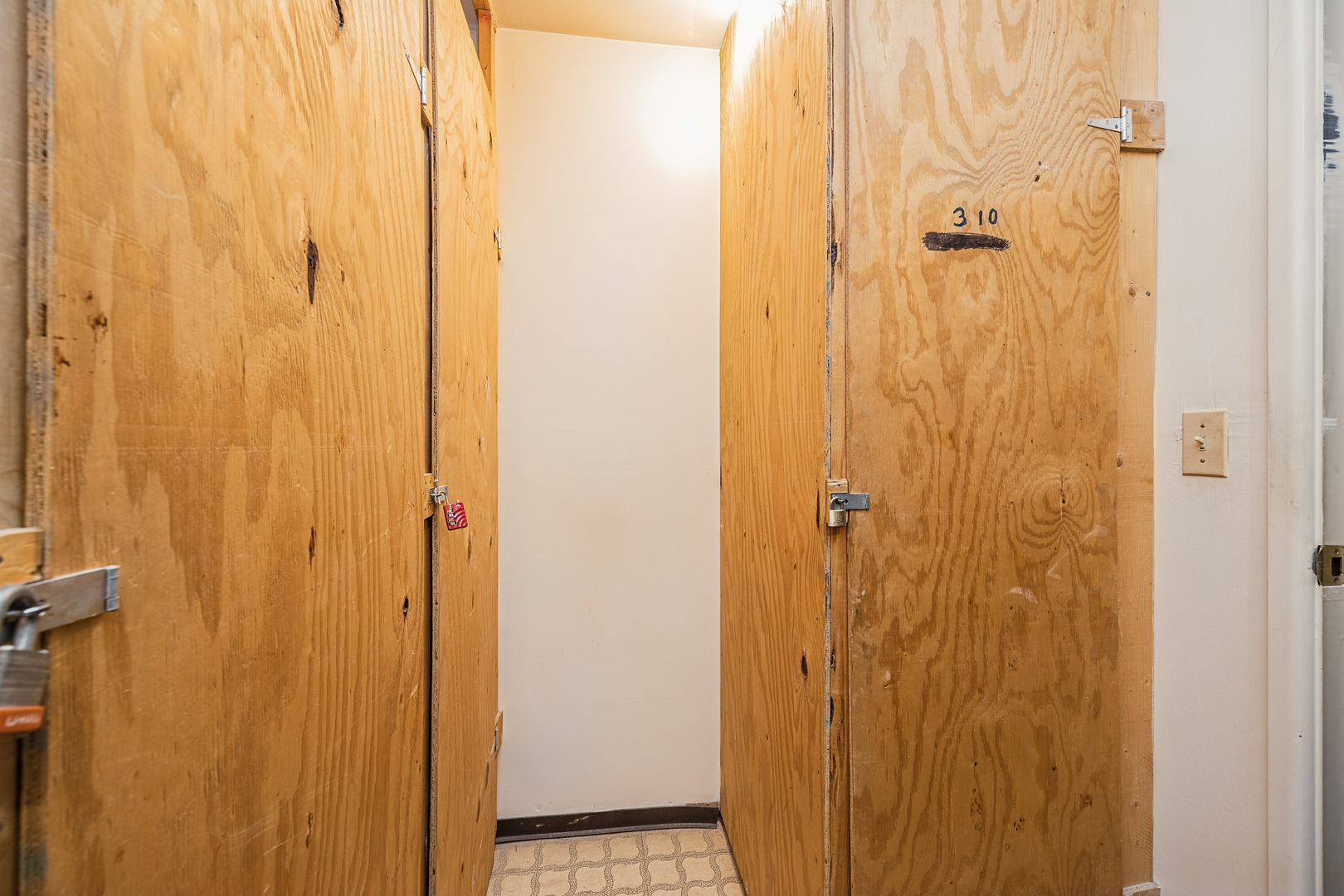 7231 Wolf Road #310C, Indian Head Park, IL 60525