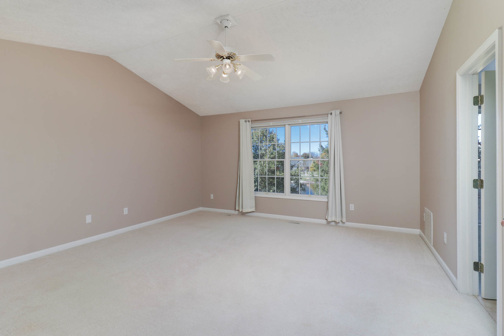 4 Cygnet Crossing, Bloomington, IL 61704