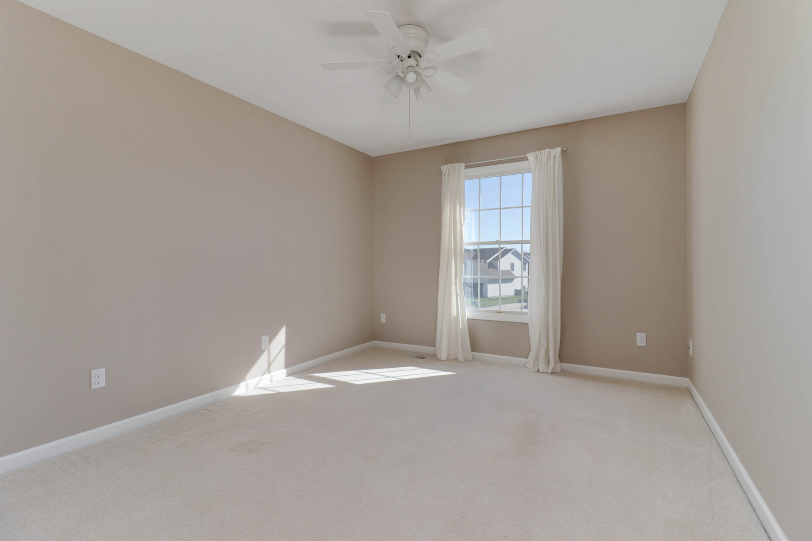 4 Cygnet Crossing, Bloomington, IL 61704