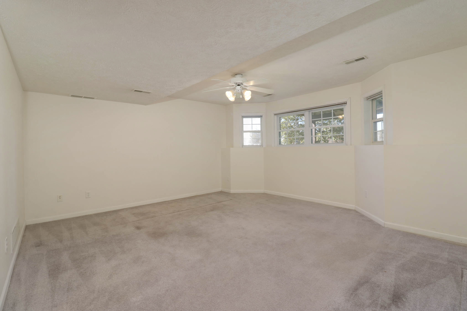 4 Cygnet Crossing, Bloomington, IL 61704