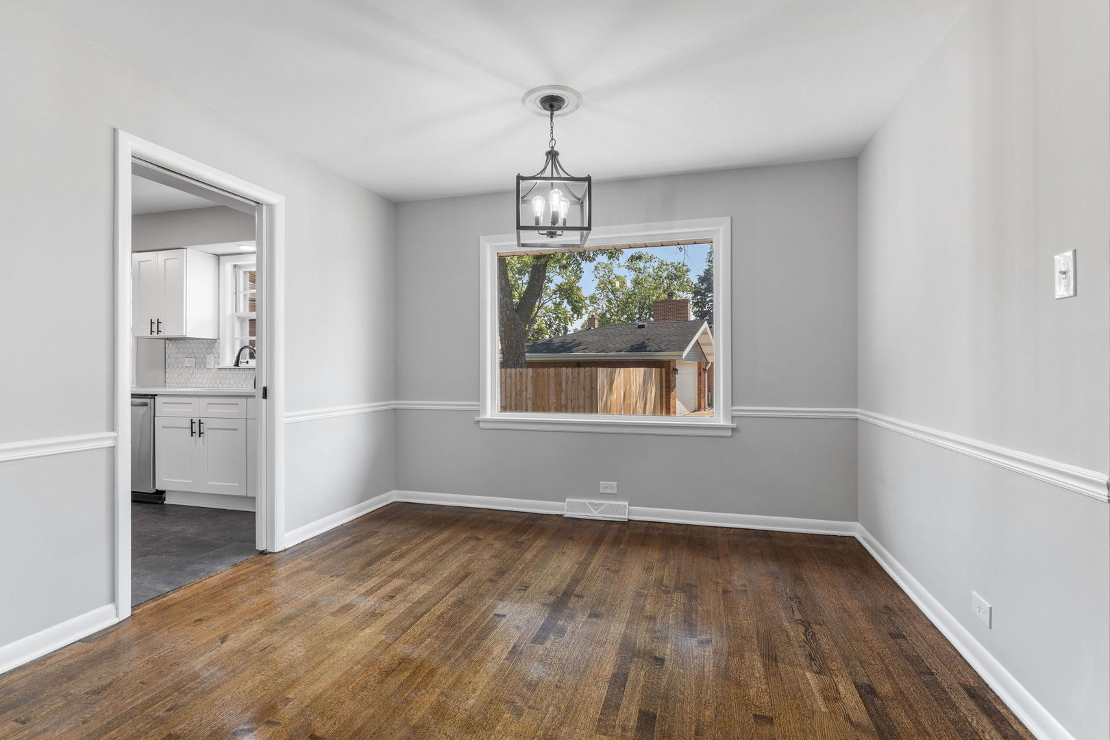 1006 E 163rd Street, South Holland, IL 60473