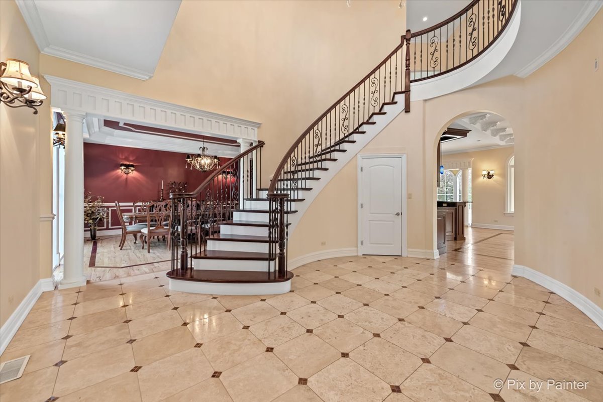 27 W Onwentsia Road, Lake Forest, IL 60045
