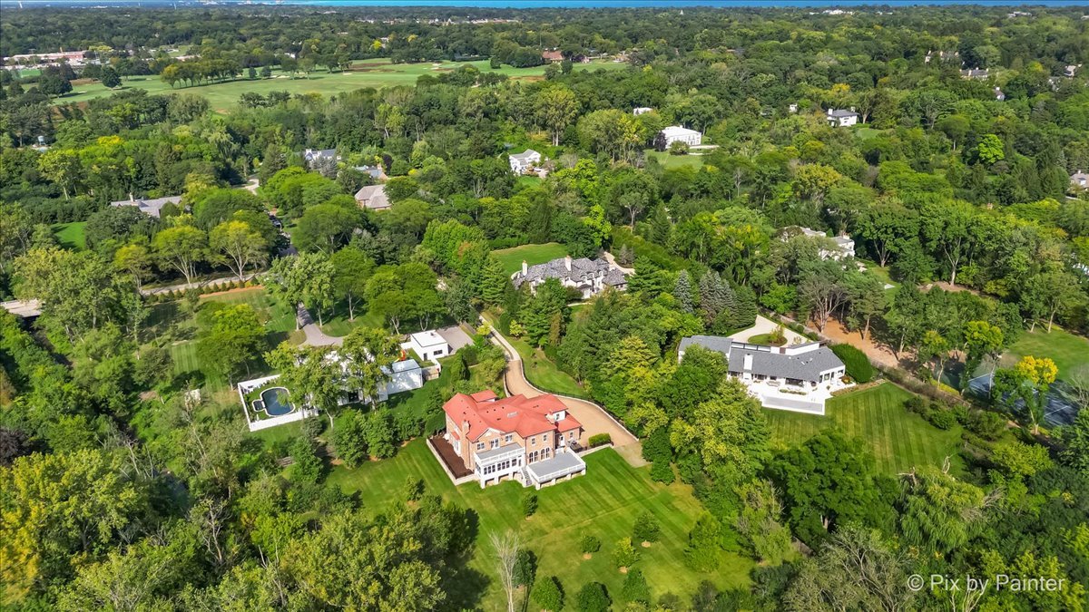 27 W Onwentsia Road, Lake Forest, IL 60045