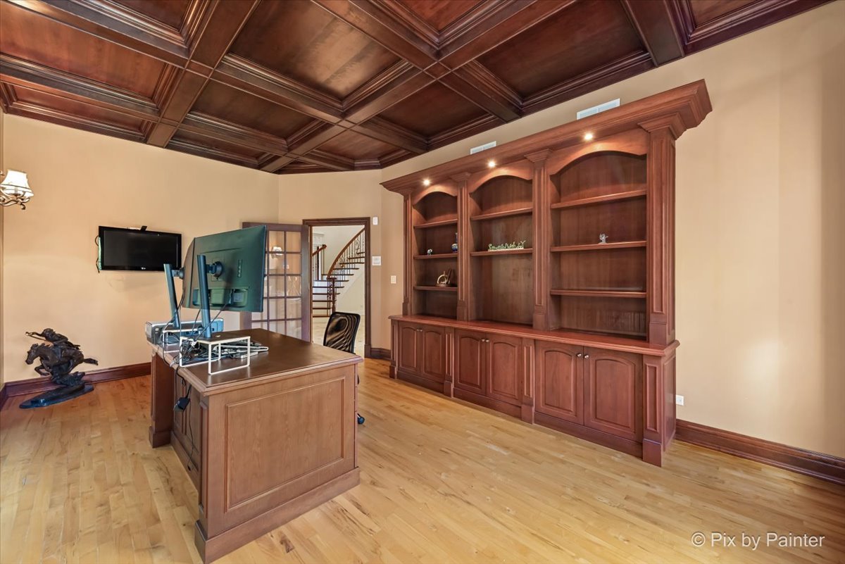 27 W Onwentsia Road, Lake Forest, IL 60045