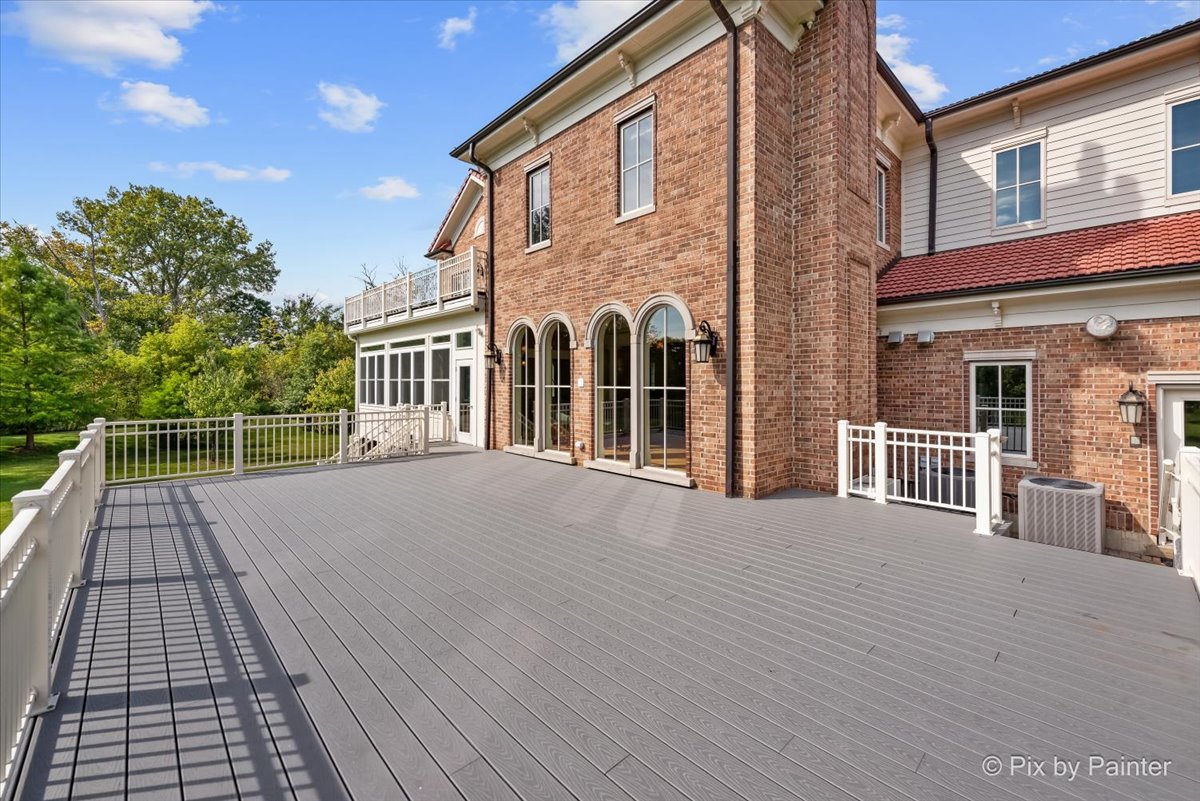 27 W Onwentsia Road, Lake Forest, IL 60045