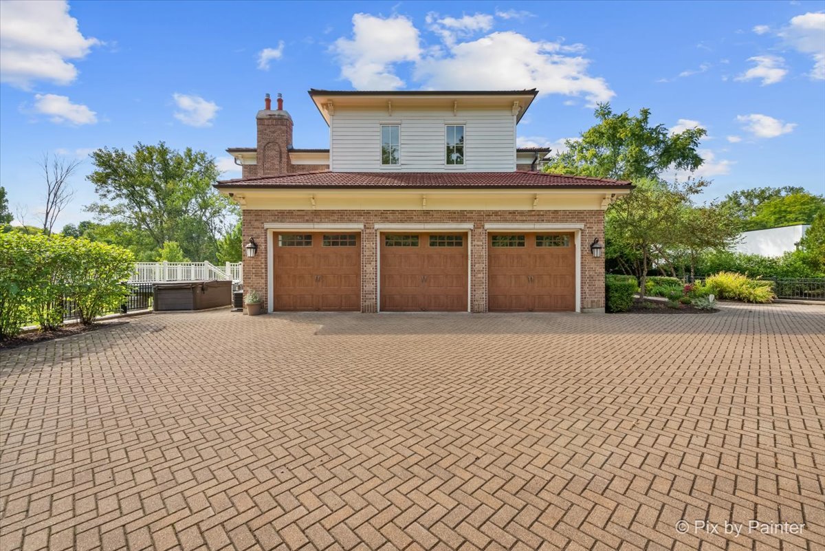 27 W Onwentsia Road, Lake Forest, IL 60045