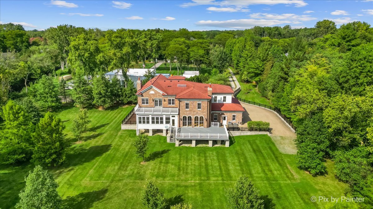 27 W Onwentsia Road, Lake Forest, IL 60045