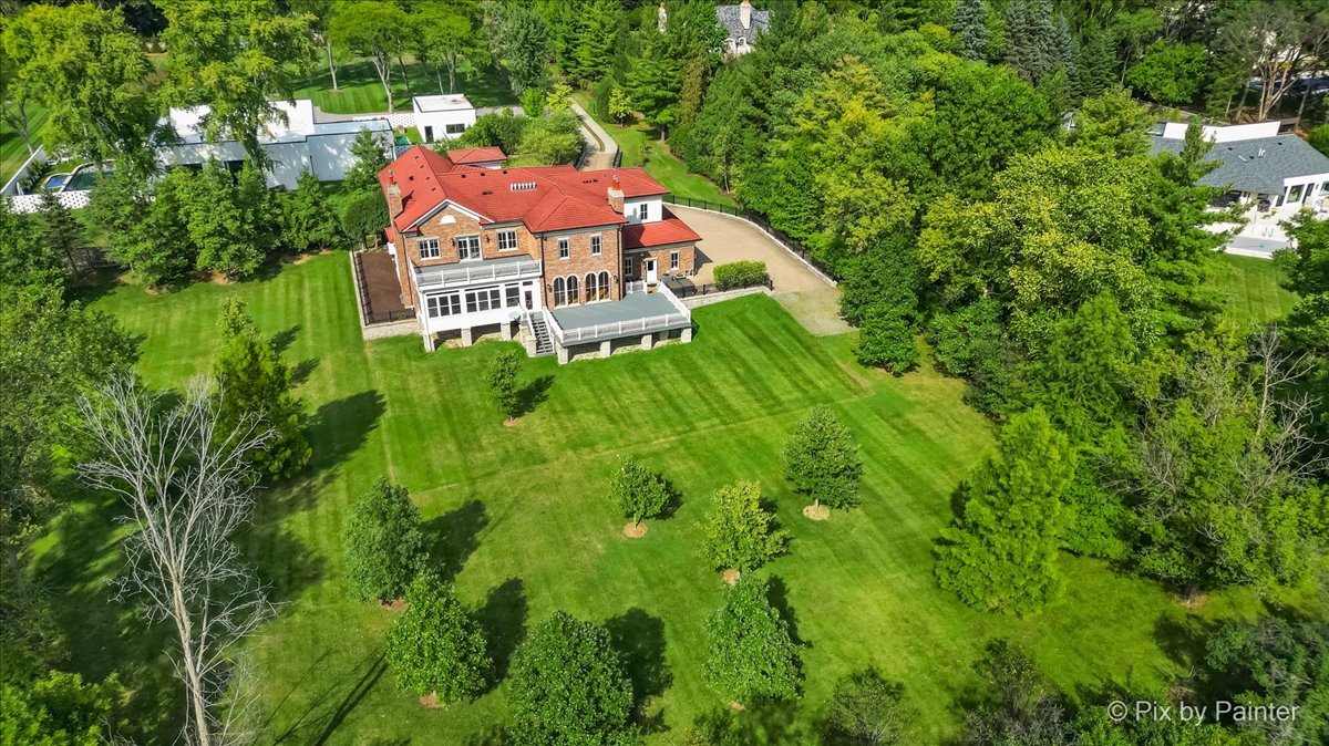 27 W Onwentsia Road, Lake Forest, IL 60045