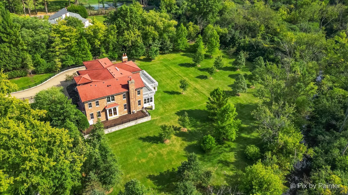 27 W Onwentsia Road, Lake Forest, IL 60045