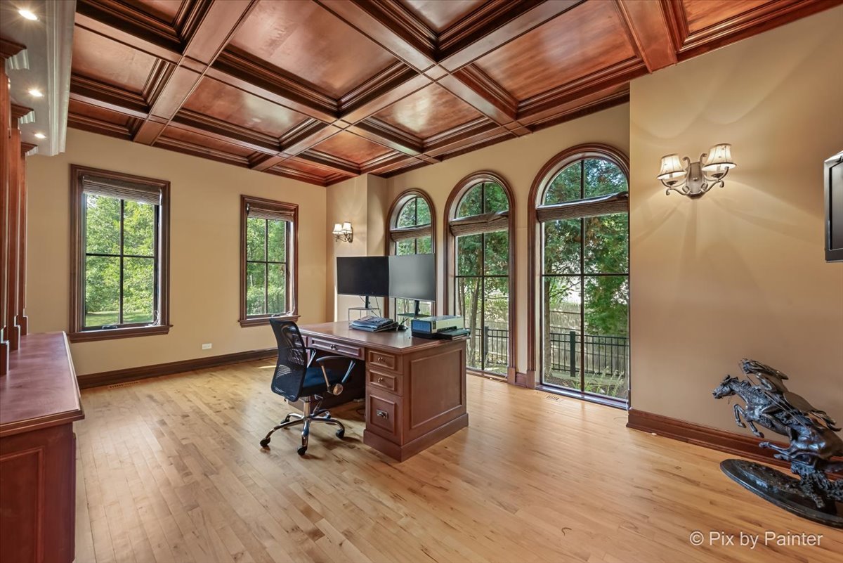 27 W Onwentsia Road, Lake Forest, IL 60045