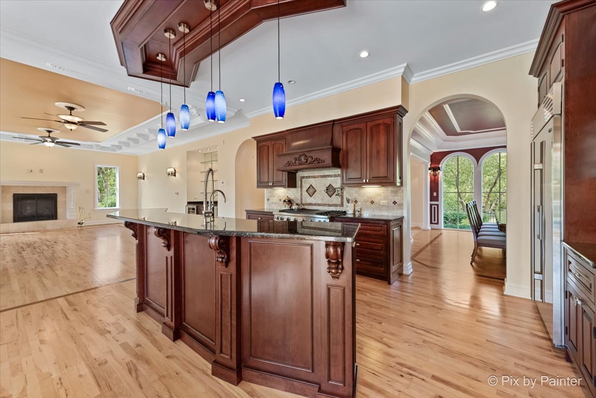 27 W Onwentsia Road, Lake Forest, IL 60045