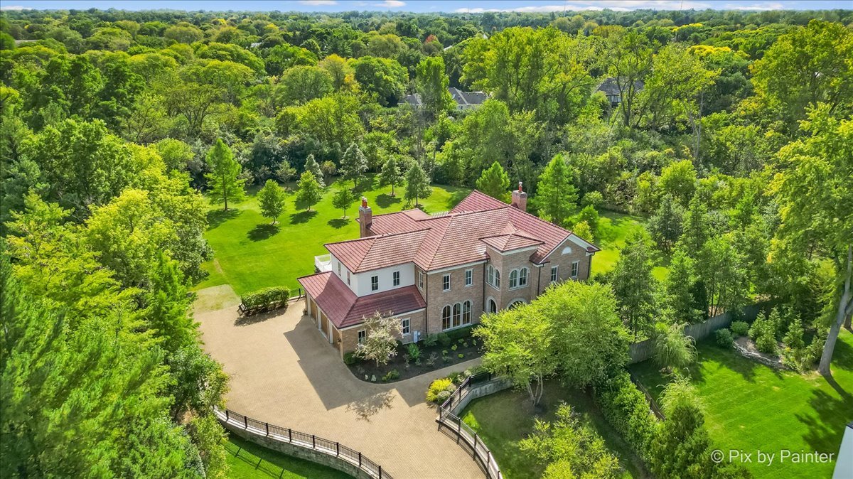 27 W Onwentsia Road, Lake Forest, IL 60045