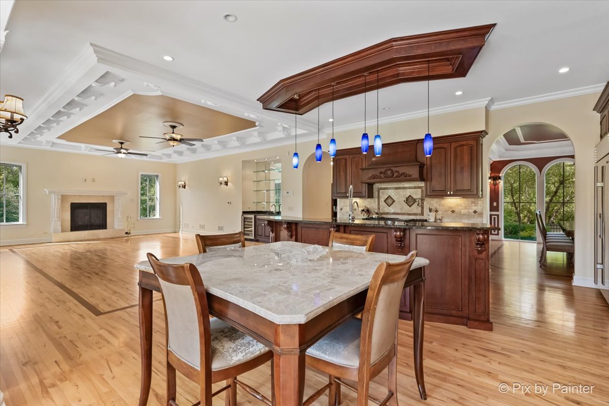 27 W Onwentsia Road, Lake Forest, IL 60045