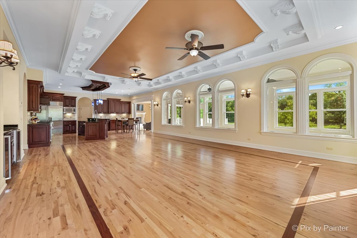 27 W Onwentsia Road, Lake Forest, IL 60045