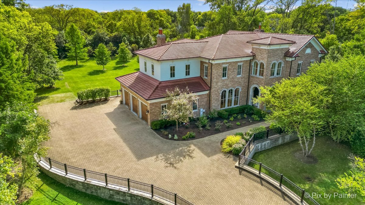 27 W Onwentsia Road, Lake Forest, IL 60045