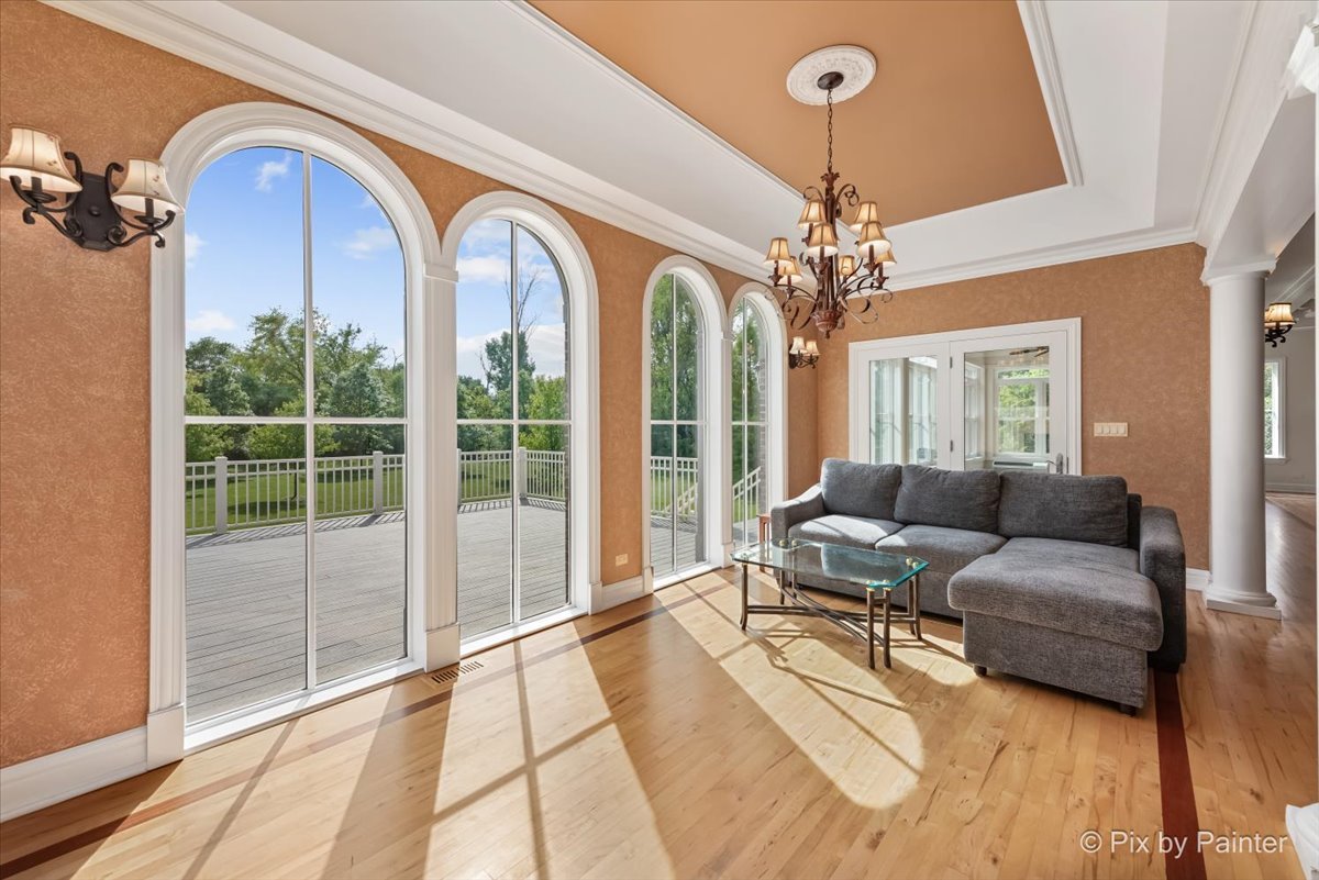 27 W Onwentsia Road, Lake Forest, IL 60045