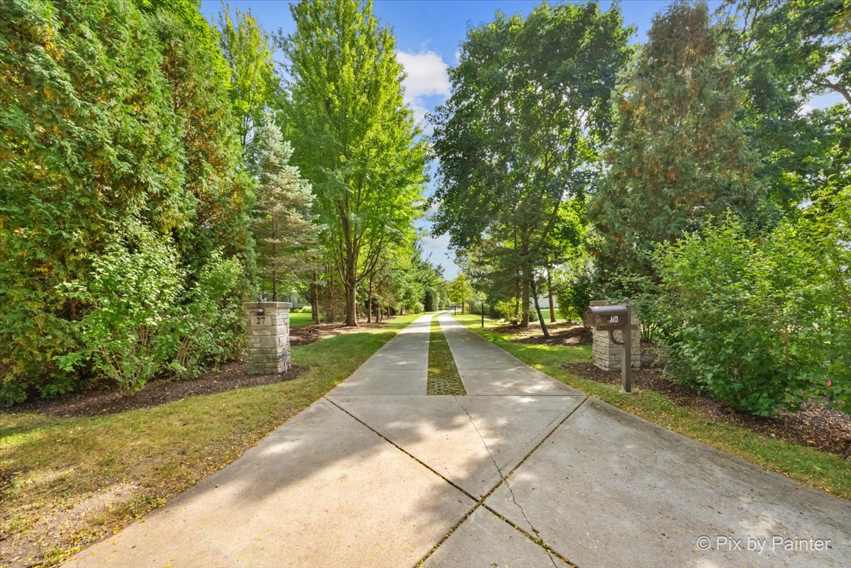 27 W Onwentsia Road, Lake Forest, IL 60045