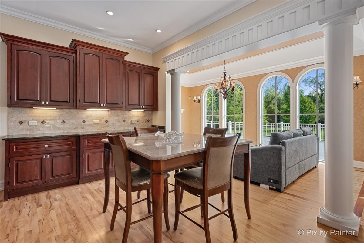 27 W Onwentsia Road, Lake Forest, IL 60045