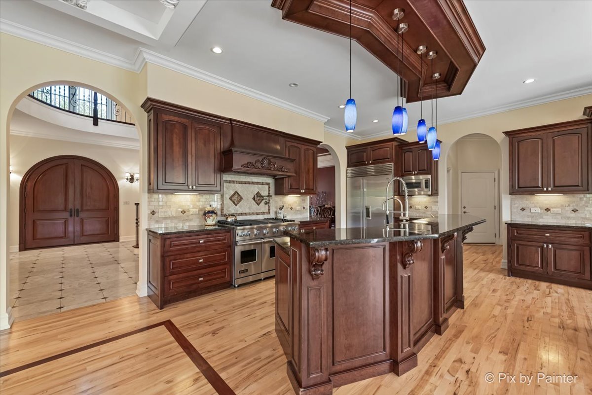 27 W Onwentsia Road, Lake Forest, IL 60045