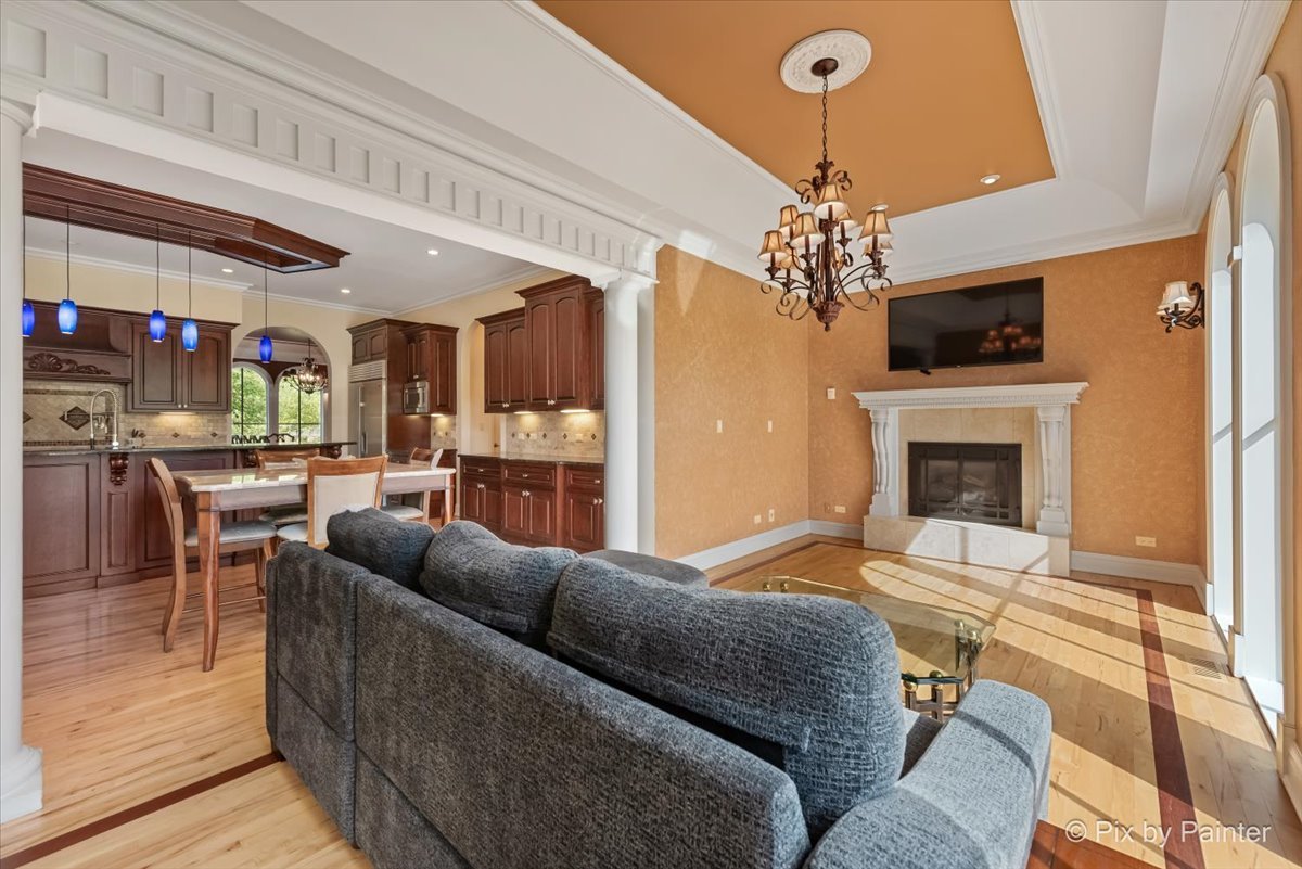 27 W Onwentsia Road, Lake Forest, IL 60045