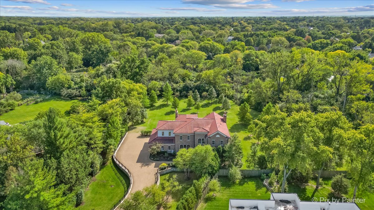 27 W Onwentsia Road, Lake Forest, IL 60045