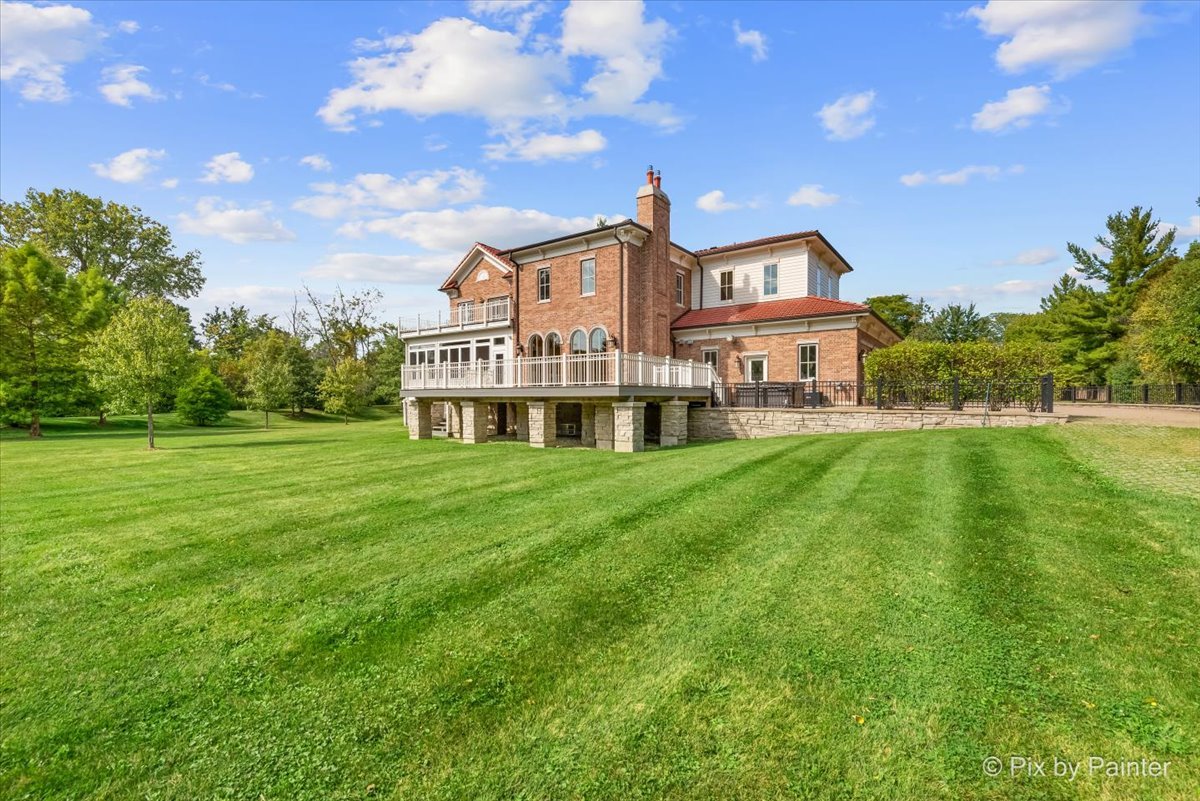 27 W Onwentsia Road, Lake Forest, IL 60045