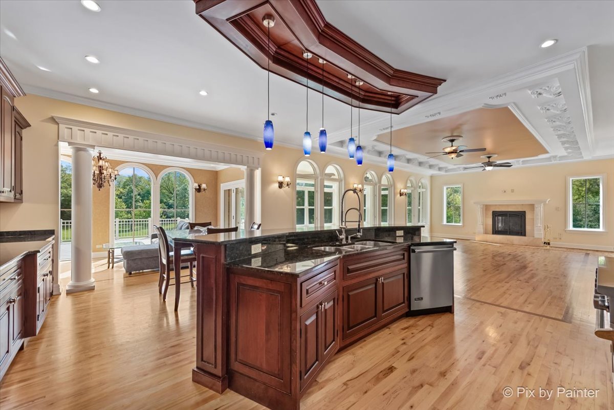 27 W Onwentsia Road, Lake Forest, IL 60045