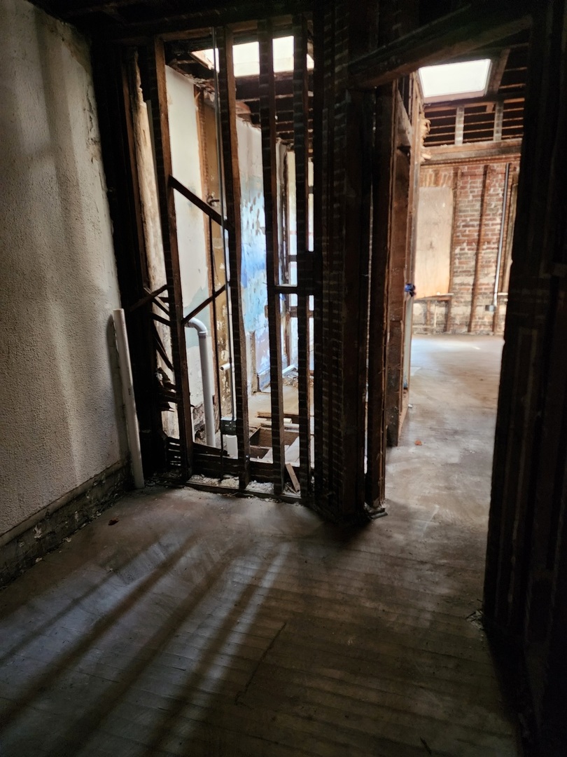 10755 S Champlain Avenue, Chicago, IL 60628