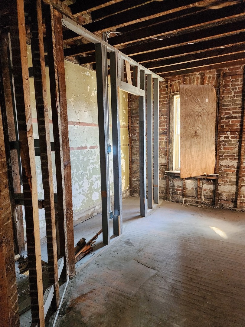 10755 S Champlain Avenue, Chicago, IL 60628