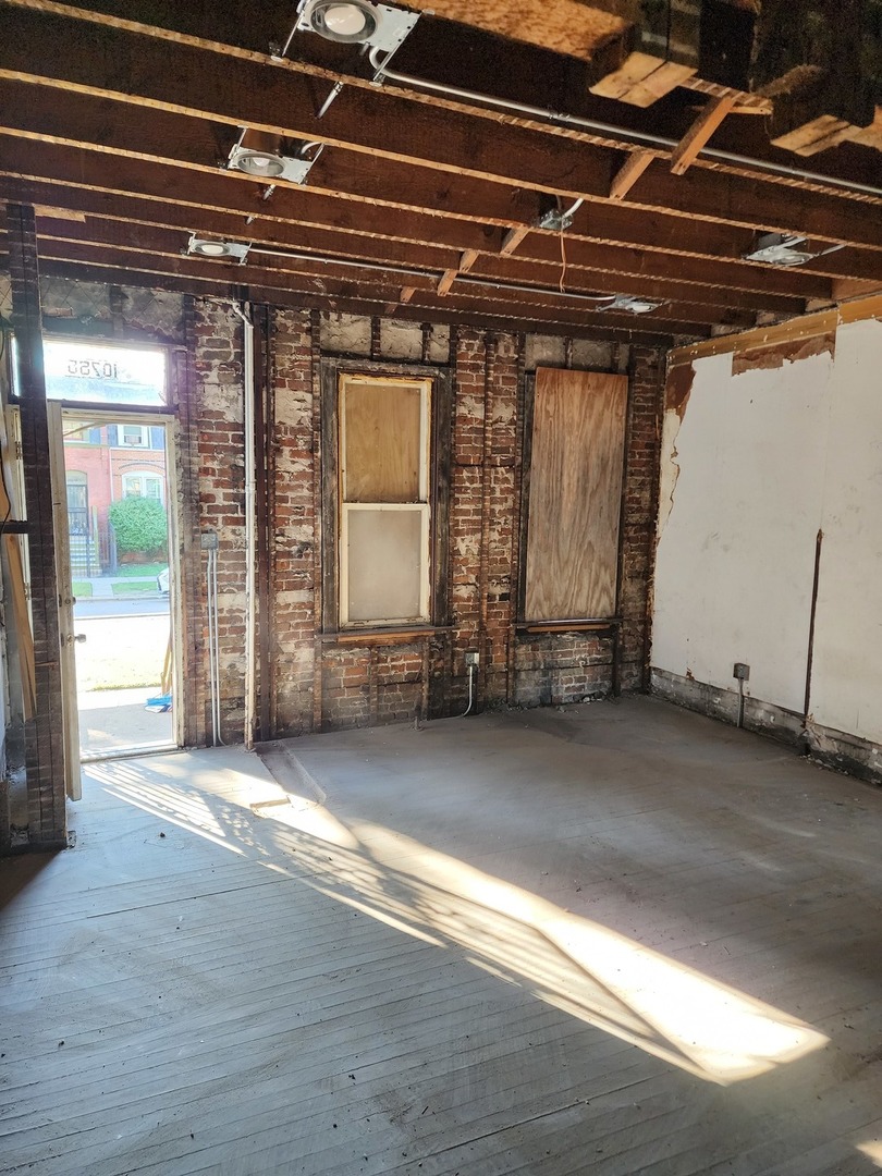 10755 S Champlain Avenue, Chicago, IL 60628