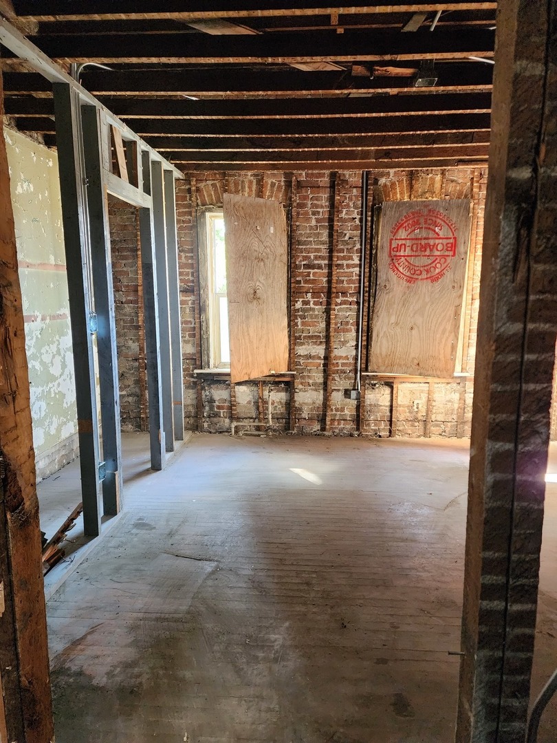 10755 S Champlain Avenue, Chicago, IL 60628