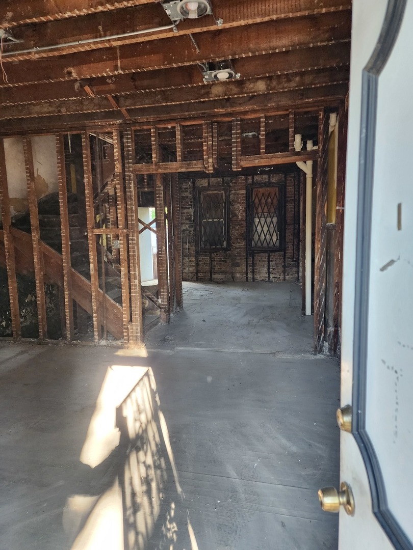 10755 S Champlain Avenue, Chicago, IL 60628